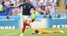 英超赛场VAR争议：争议判罚引球员球迷热议